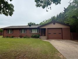 featured image of 700 Hillside Dr