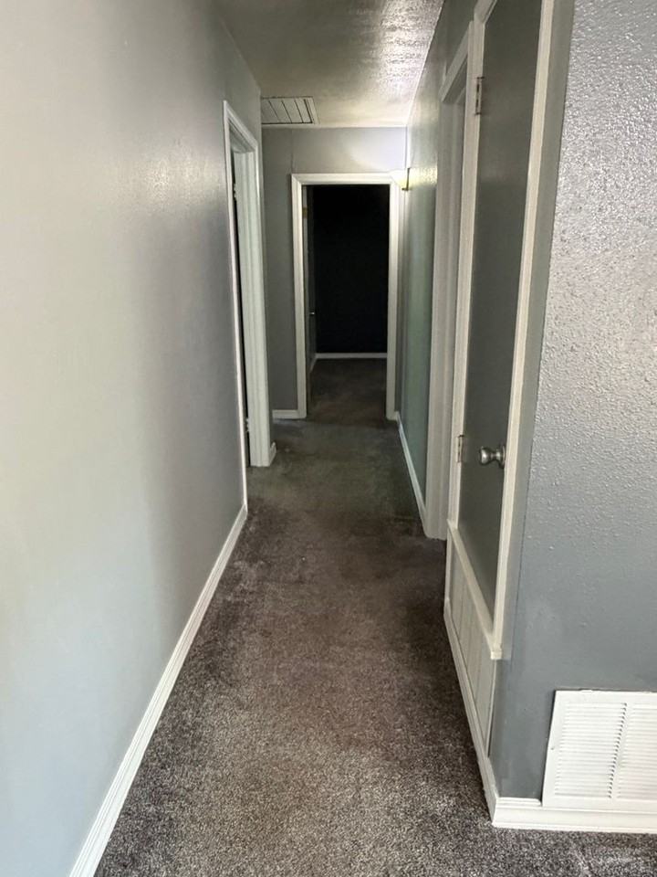700 Hillside Dr - Photo 2 of 9