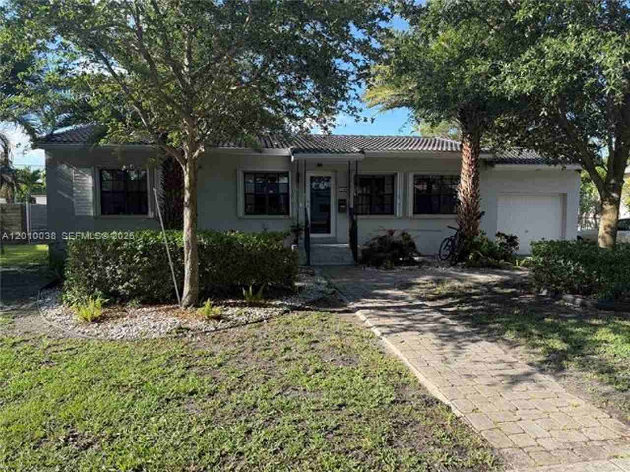 1140 Wren Ave - Photo 2 of 13