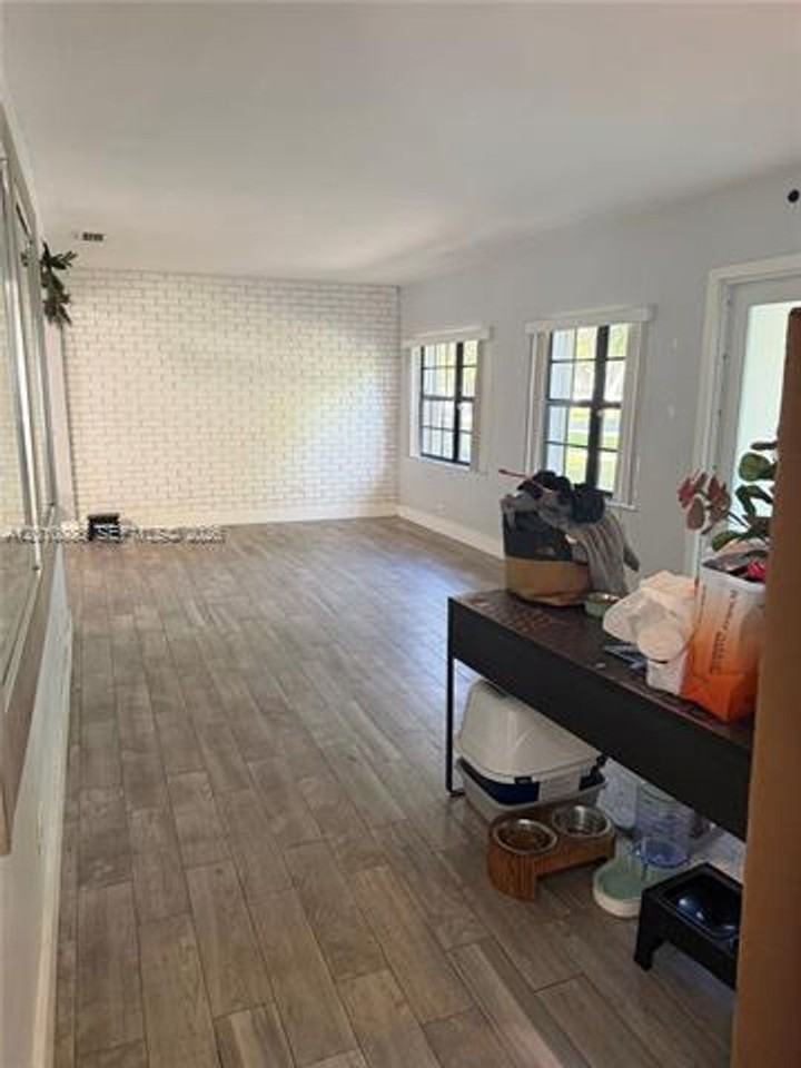 1140 Wren Ave - Photo 3 of 13