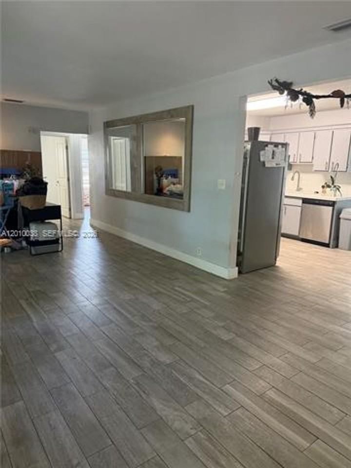 1140 Wren Ave - Photo 4 of 13