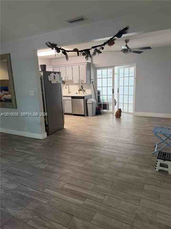 1140 Wren Ave - Photo 6 of 13
