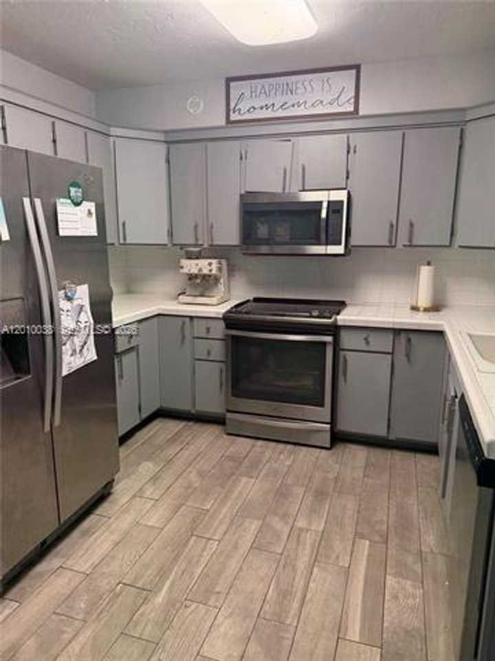 1140 Wren Ave - Photo 7 of 13