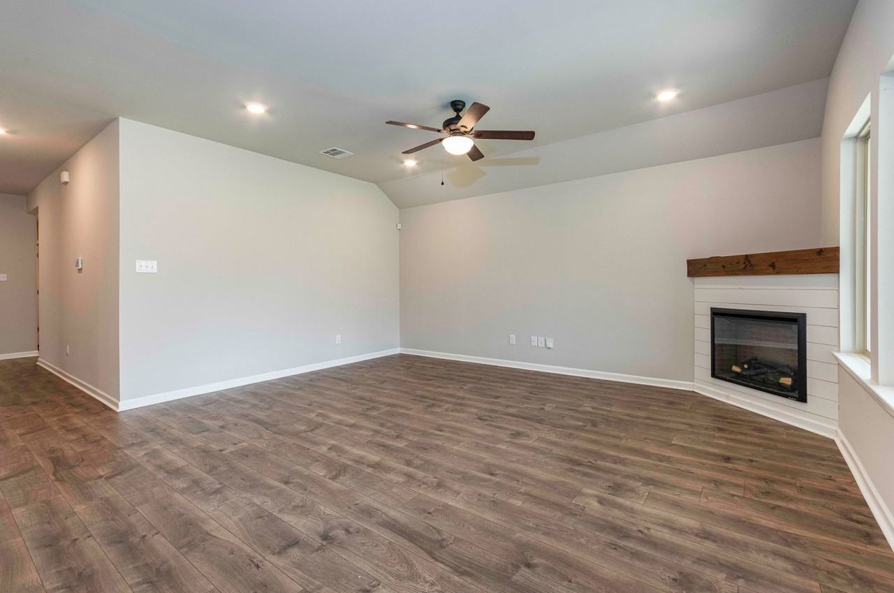 102 Border Ct - Photo 2 of 14