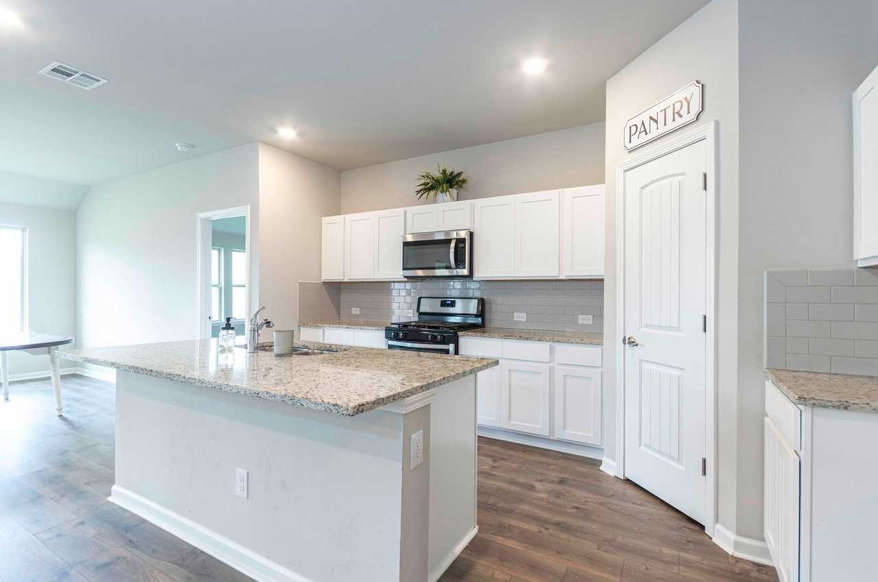 102 Border Ct - Photo 4 of 14