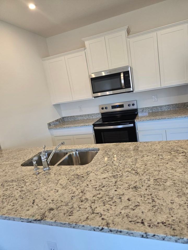 4206 Belcourt Ln Ne - Photo 3 of 7