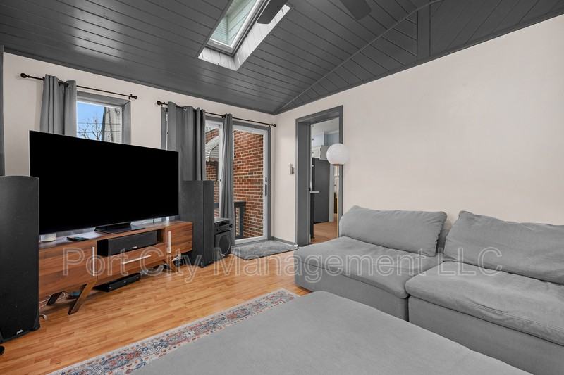 808 S Beechfield Ave - Photo 6 of 30