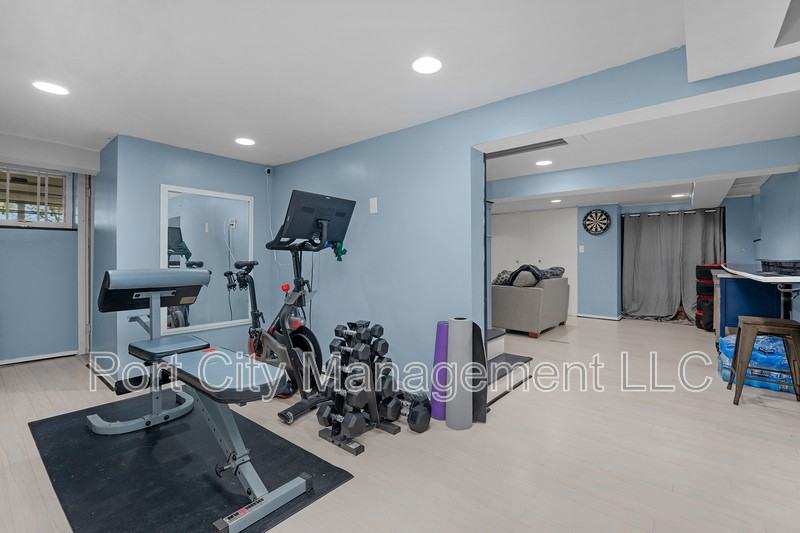 808 S Beechfield Ave - Photo 7 of 30