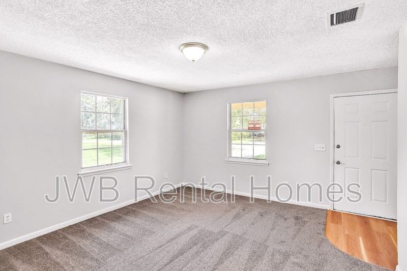 7120 Buffalo Ave - Photo 4 of 19