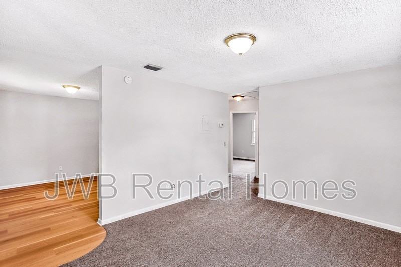 7120 Buffalo Ave - Photo 7 of 19
