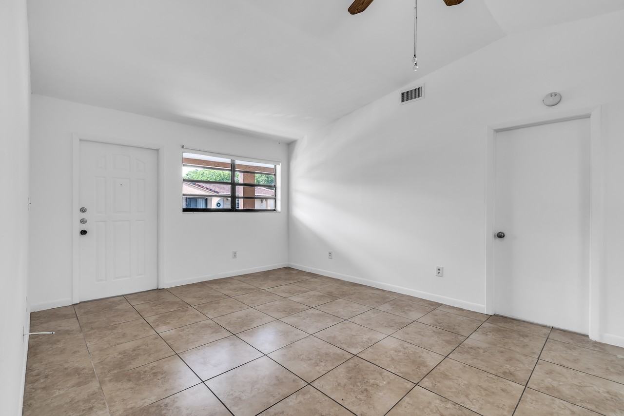 18206 Mediterranean Boulevard #5-21 - Photo 5 of 26