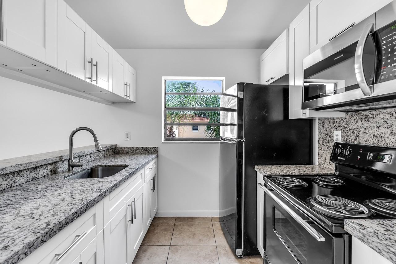 18206 Mediterranean Boulevard #5-21 - Photo 4 of 26