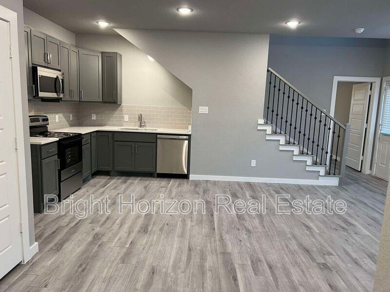 3161 Francis Dr - Photo 4 of 27