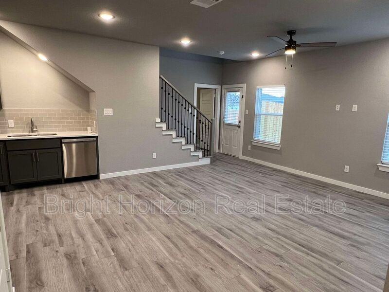 3161 Francis Dr - Photo 5 of 27