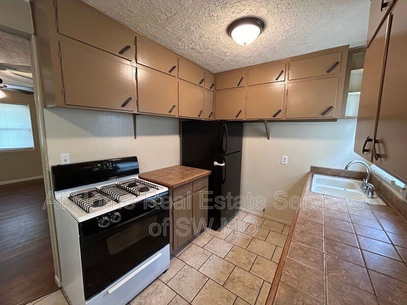 2329 W Bodeb St - Photo 4 of 9