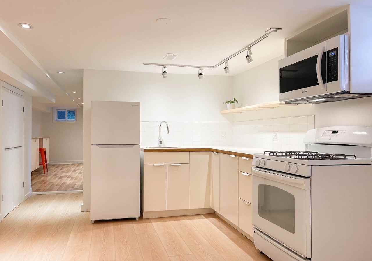 190 Saint Clarens Ave - Photo 2 of 7