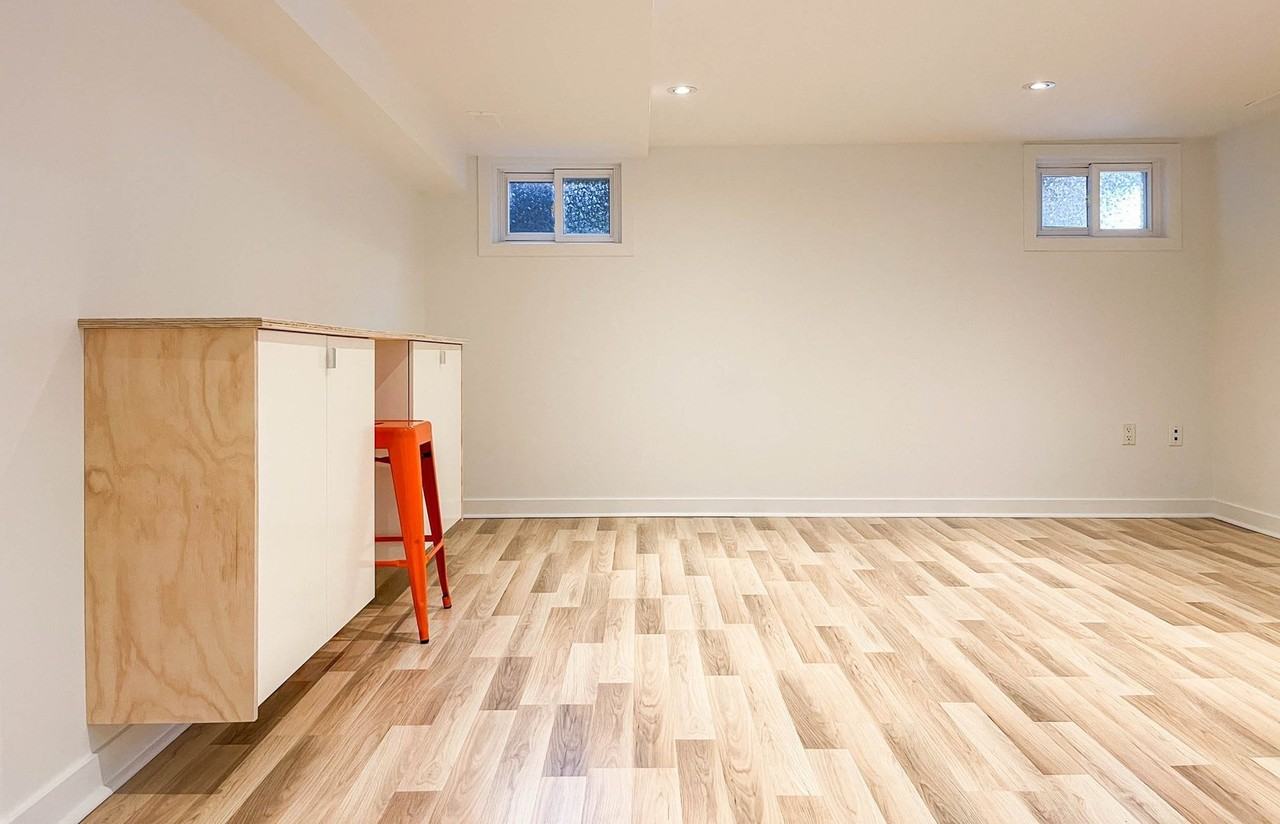 190 Saint Clarens Ave - Photo 5 of 7