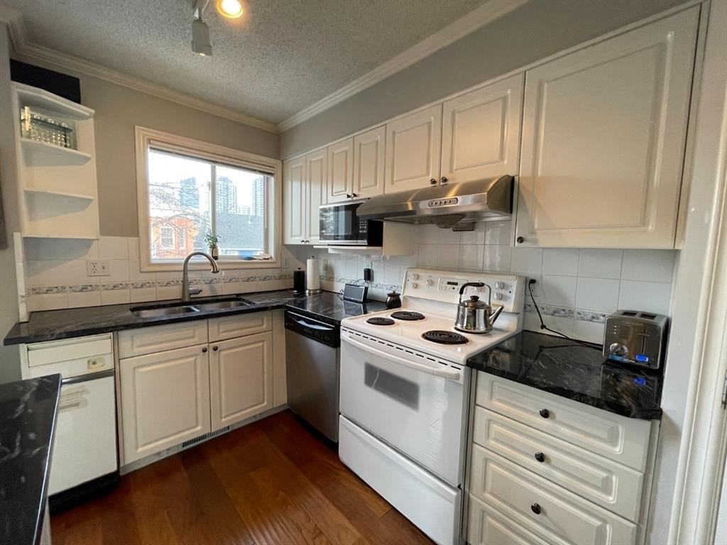 1505 11 St Sw - Photo 6 of 17