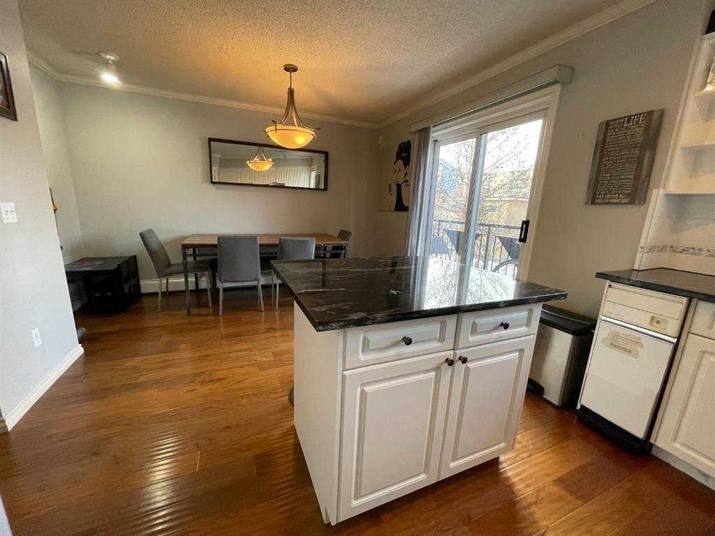 1505 11 St Sw - Photo 7 of 17