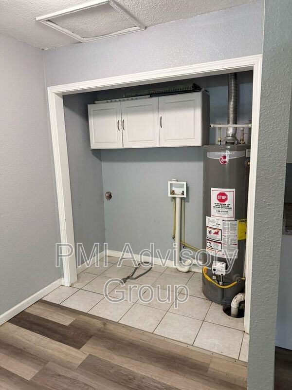 2524 Sw Valley Brook Ln - Photo 2 of 13