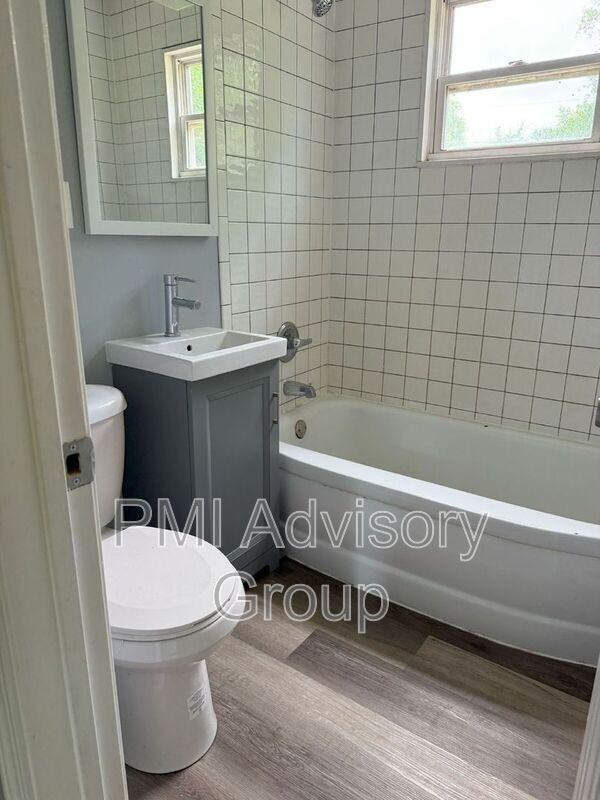 2524 Sw Valley Brook Ln - Photo 3 of 13