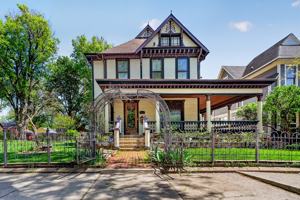 featured image of 1507 Broadway St