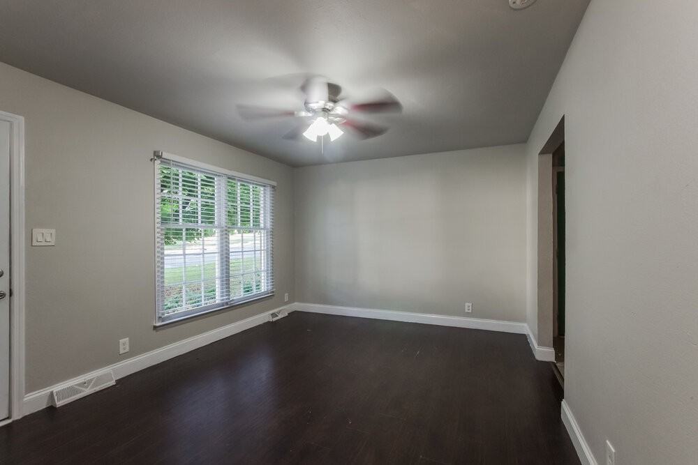 401 Sleepy Hollow Rd - Photo 5 of 16
