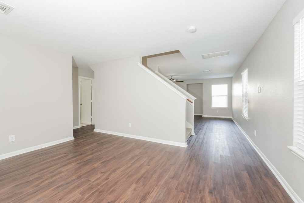 3330 Legends Mill Dr - Photo 5 of 20