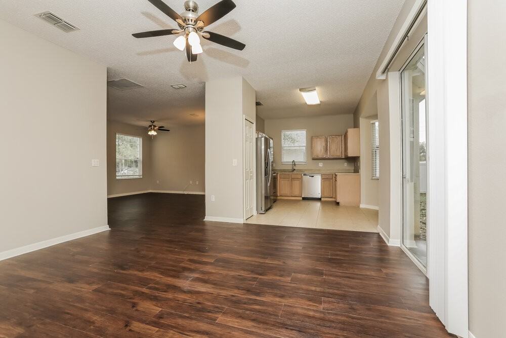 233 Bluff Pass Dr - Photo 4 of 17