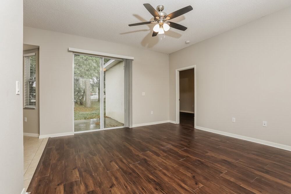 233 Bluff Pass Dr - Photo 5 of 17