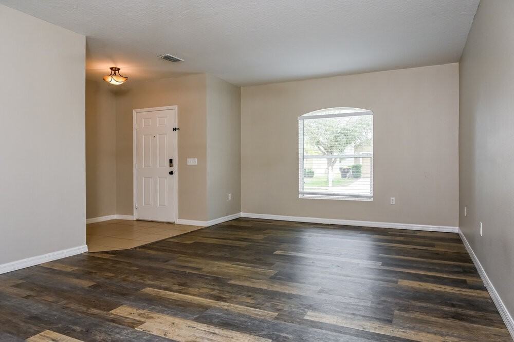 6881 Glenbrook Dr - Photo 3 of 19