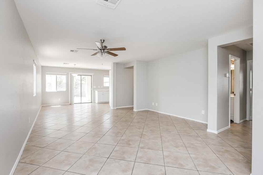 2224 S 83rd Ln - Photo 4 of 19