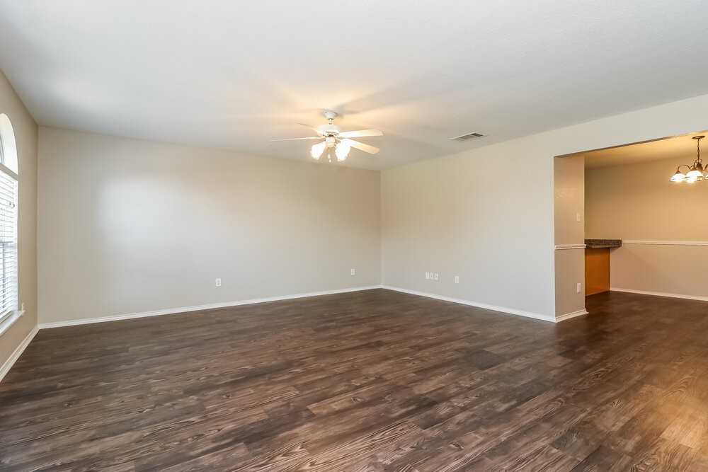 2745 Briscoe Dr - Photo 2 of 16