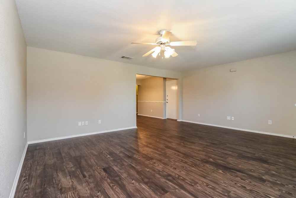 2745 Briscoe Dr - Photo 3 of 16