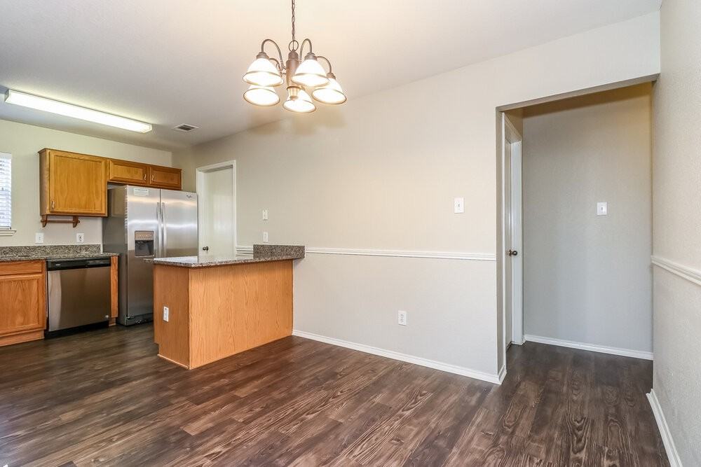 2745 Briscoe Dr - Photo 6 of 16
