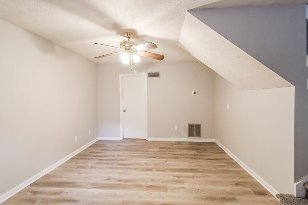 5545 Rock Springs Rd - Photo 6 of 18
