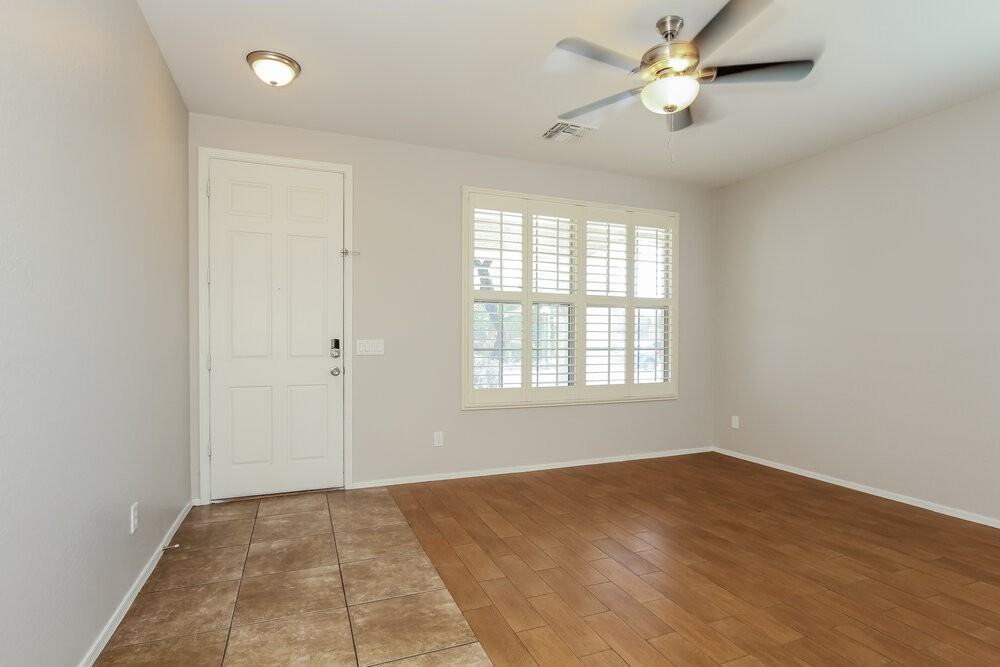 3432 W Apollo Rd - Photo 3 of 16