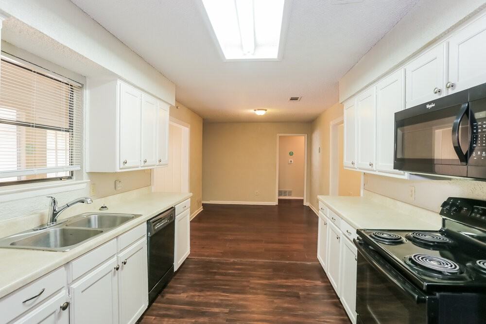 5108 Parliament Dr - Photo 4 of 16