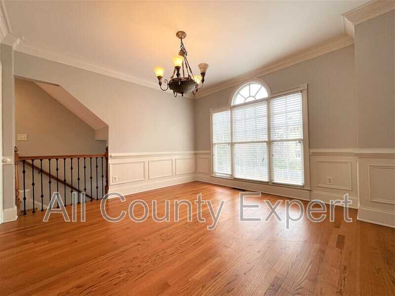 895 Lenox Ct Ne - Photo 3 of 28