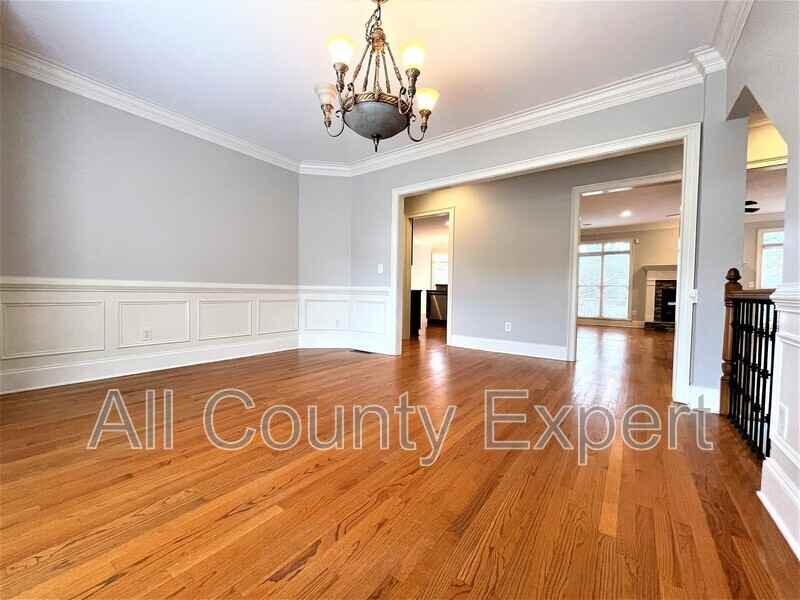 895 Lenox Ct Ne - Photo 4 of 28