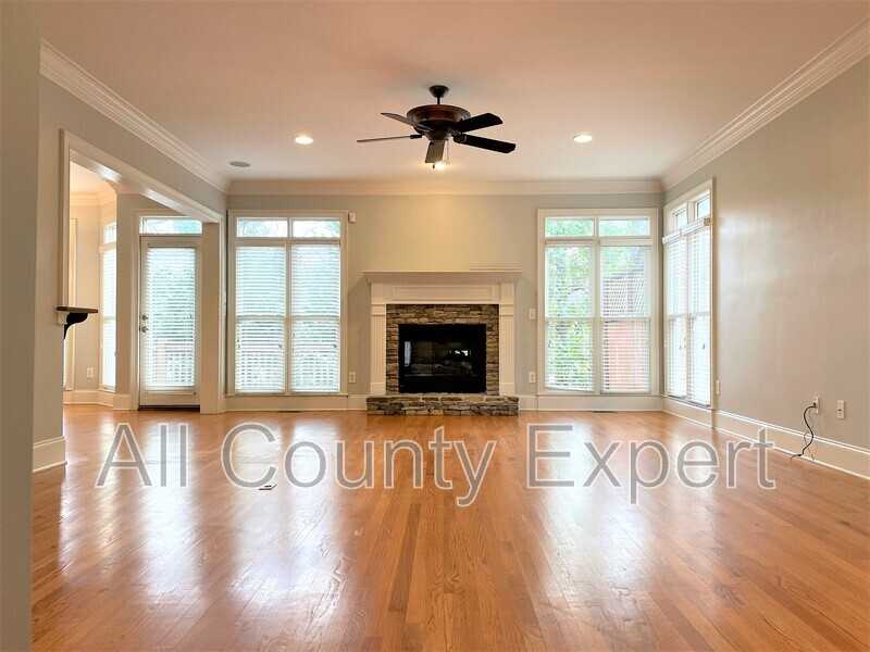 895 Lenox Ct Ne - Photo 5 of 28