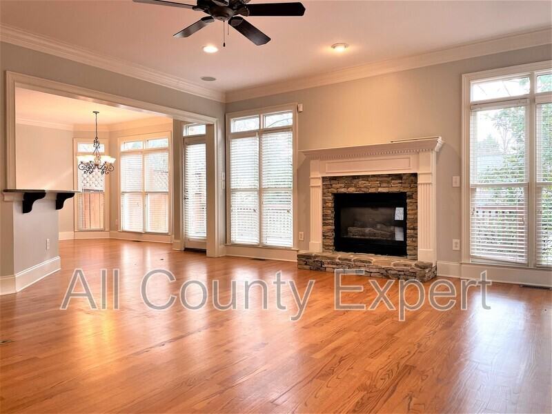 895 Lenox Ct Ne - Photo 6 of 28