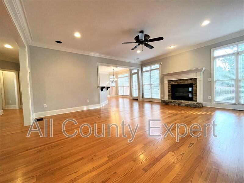 895 Lenox Ct Ne - Photo 7 of 28
