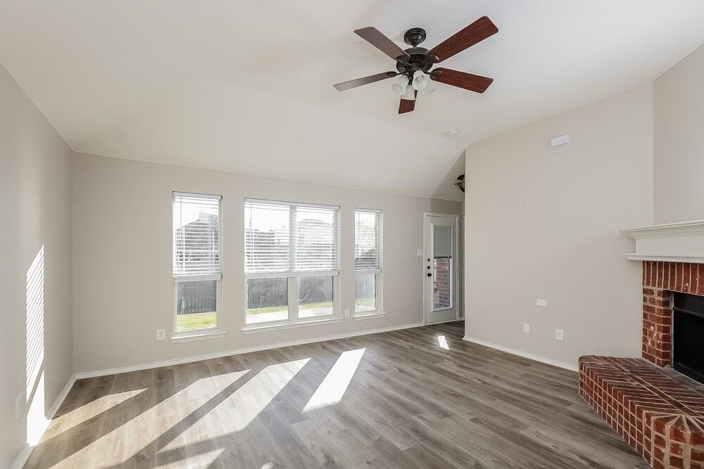 320 Foreston Dr - Photo 3 of 16