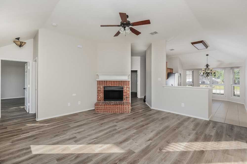320 Foreston Dr - Photo 5 of 16