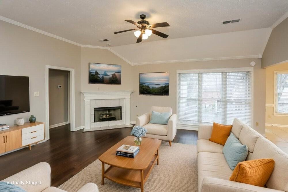 8633 Meadow Green Dr - Photo 4 of 20