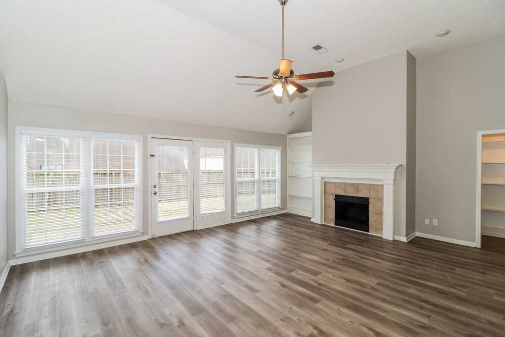 9339 Chimneyrock Blvd - Photo 5 of 19
