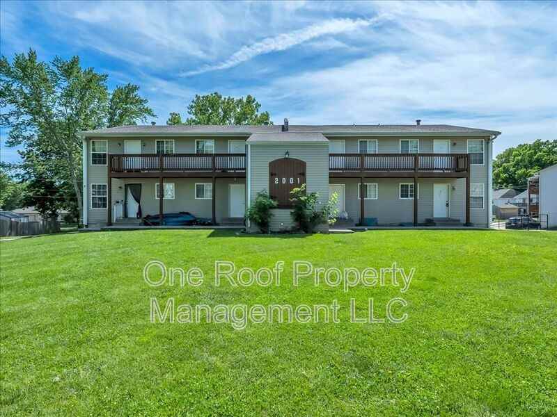 2001 Chateau Dr - Photo 2 of 29