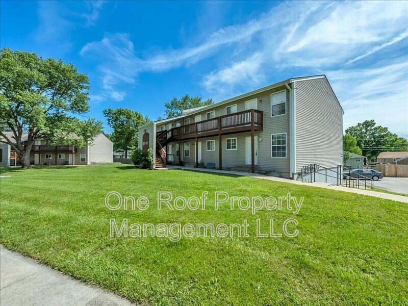 2001 Chateau Dr - Photo 4 of 29