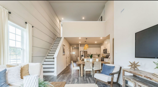 31 Victoria Gardens Sq #31 - Photo 2 of 27